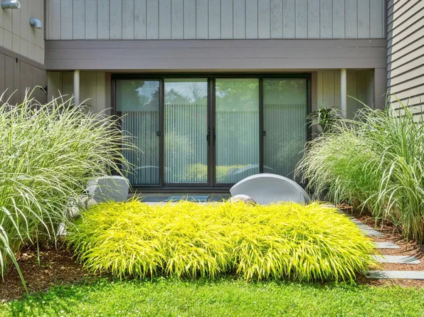 424 N Hemlock Ln, Williamstown, MA 01267