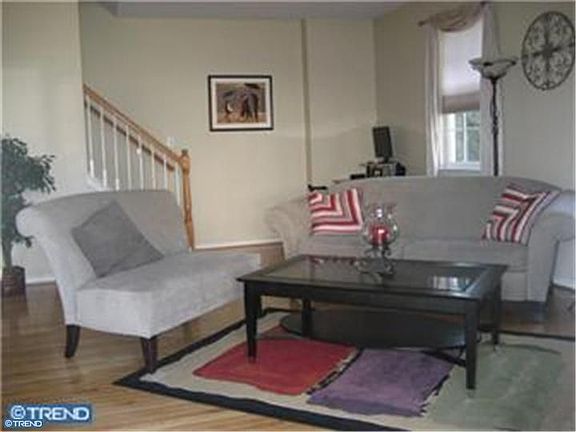 4th image of 33 Linda Ln