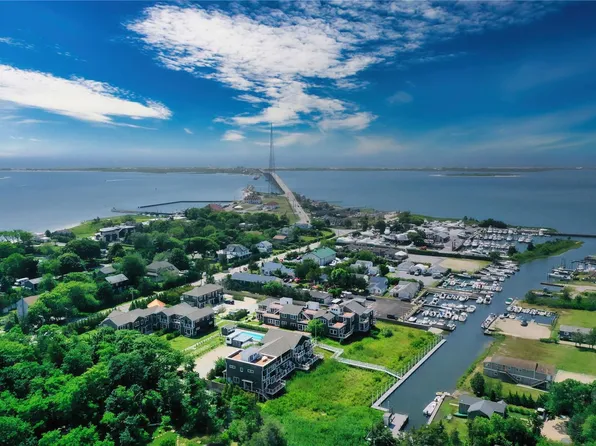 68 Foster Avenue #14, Hampton Bays, NY 11946