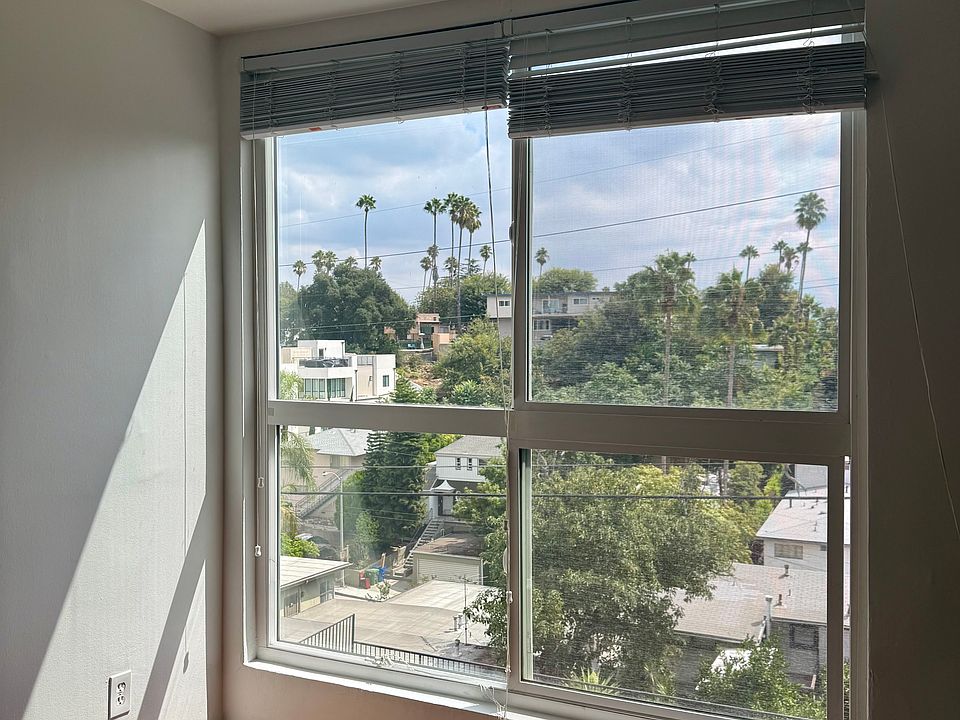 1st image of 952 Maltman Ave #205