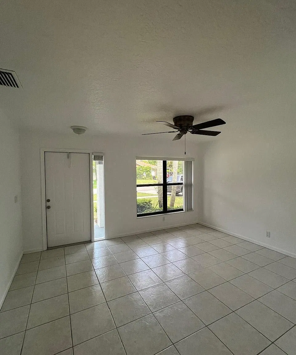 3 bed, 2.0 bath, 1398 sqft, $3,000 — Photo 4