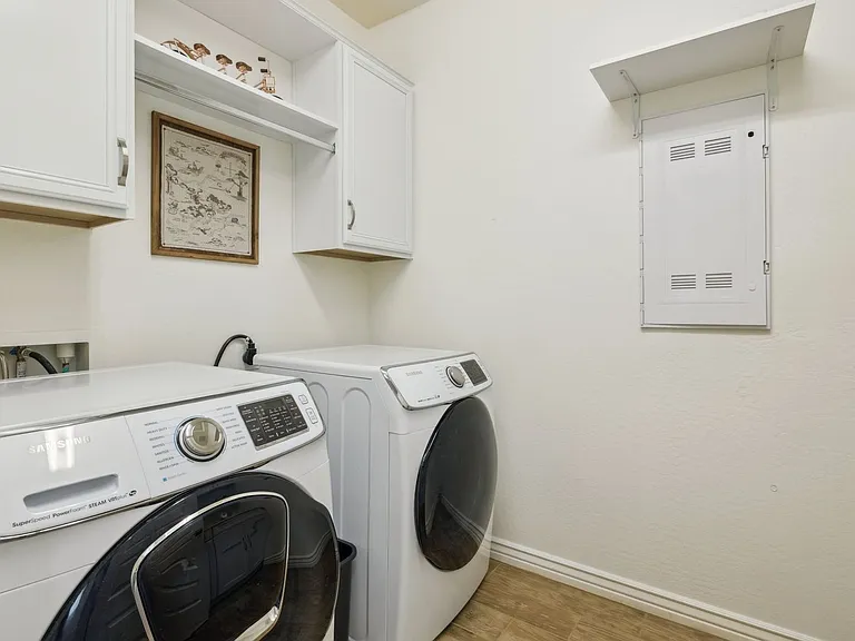 211 E Brinley Dr — Photo 38