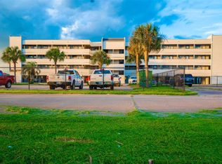 560 Pleasure Island Blvd APT 111, Port Arthur, TX 77640