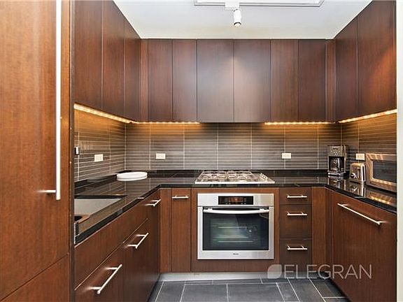 4th image of 40 Broad St APT 11C