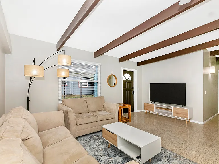 1502 Chandler Ave — Photo 8