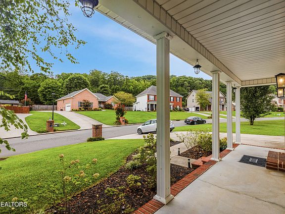 4th image of 1136 Paxton Dr