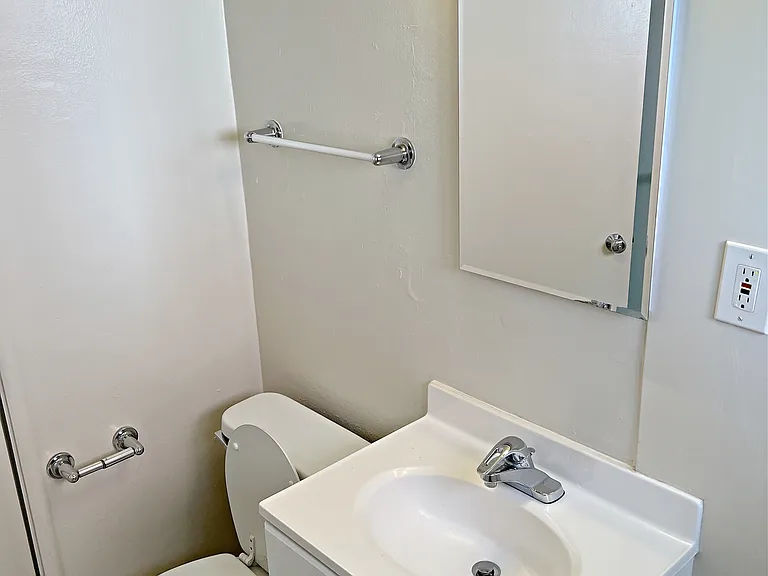 Manchester Apartments — Photo 18