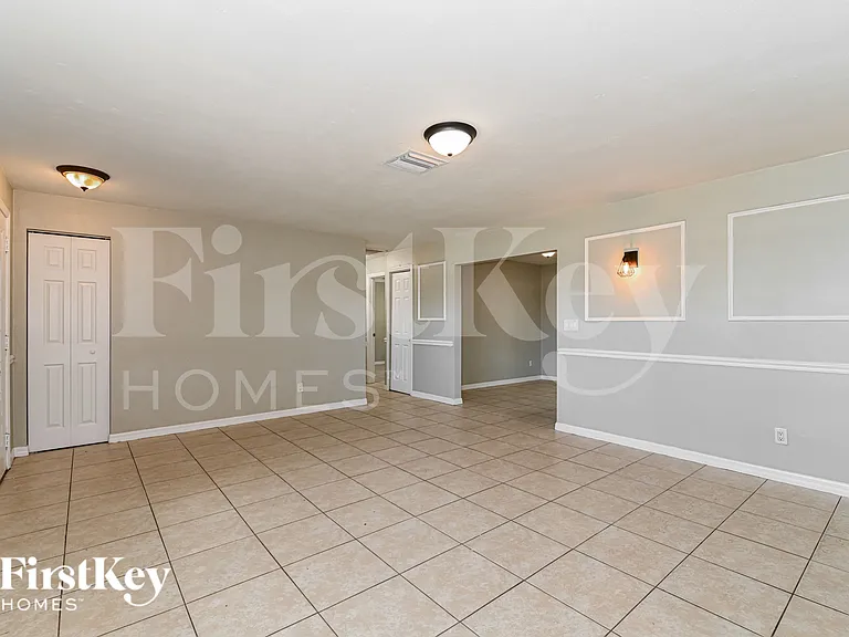 401 NE 15th Ave — Photo 5