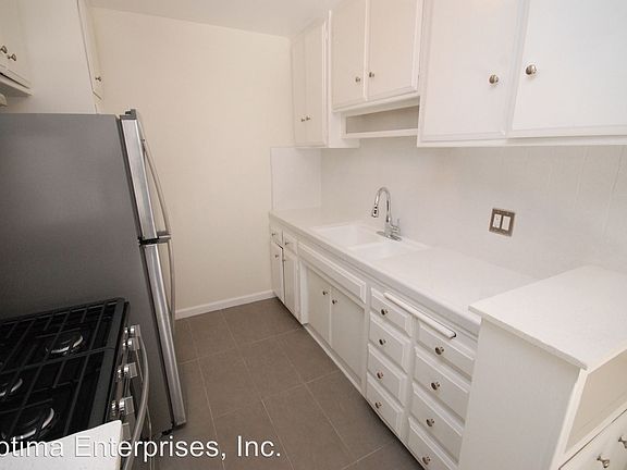 4th image of 910 N Orange Grove Ave APT 16
