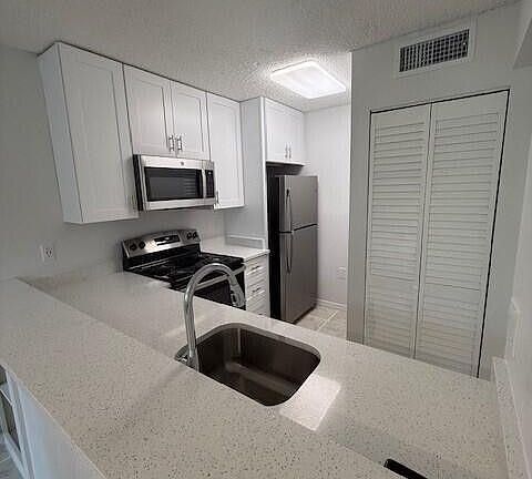 5th image of 2204 Glenmoor Dr