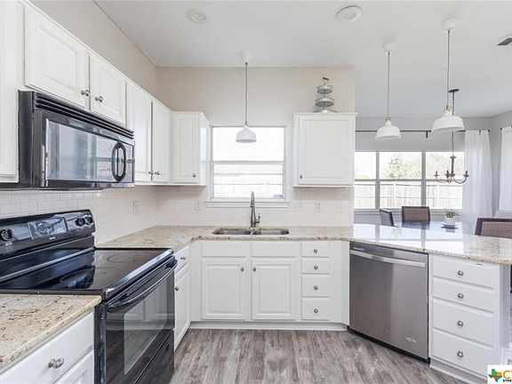 5th image of 2308 Stratford Dr