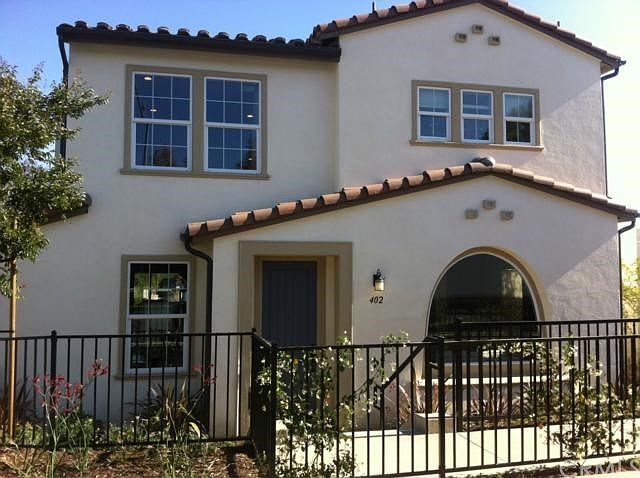 1st image of 415 Vista Dr