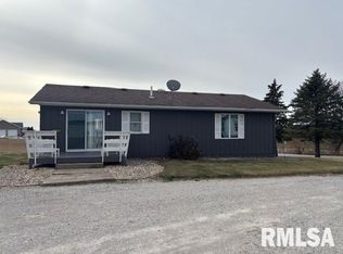 218 S Front St, Reynolds, IL 61279