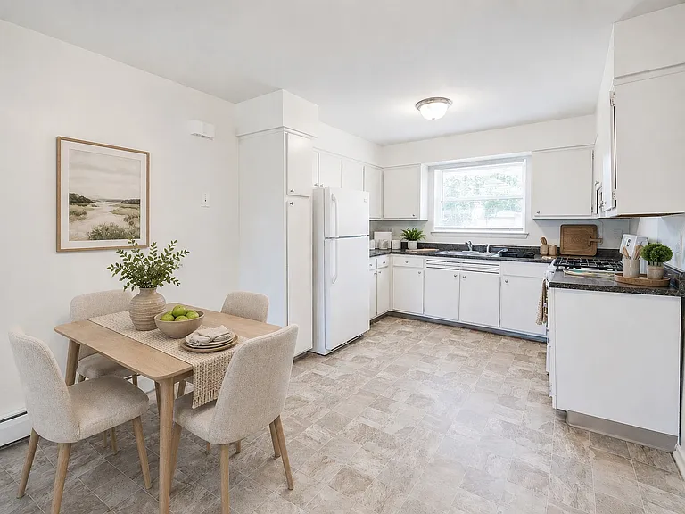 Lakeview Terrace Apartment Homes — Photo 10
