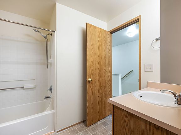 3rd image of 1318 9th St SE #1318