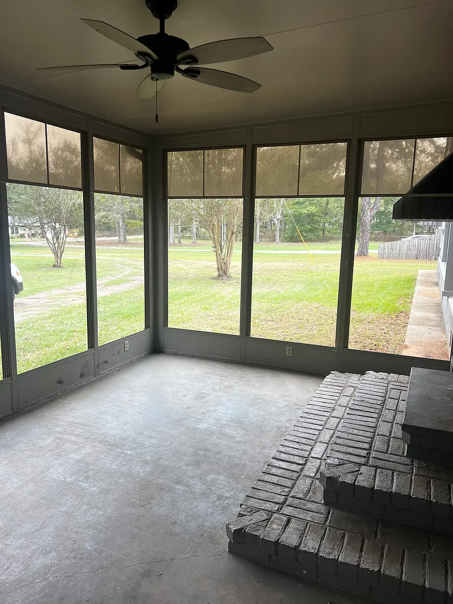 Building Photo - 475 San Saba St