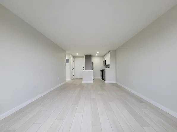 829 Greenwood Avenue image 6 of 17