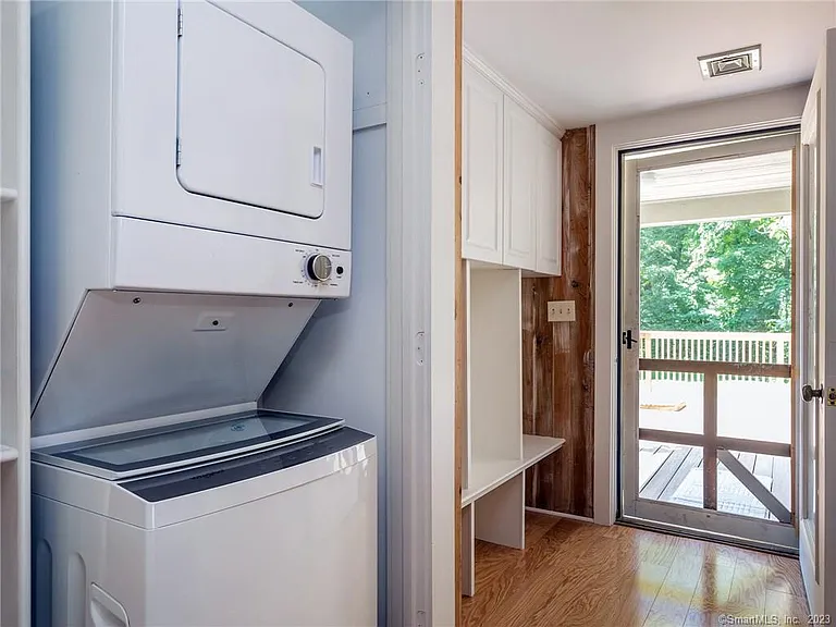33 Washington Ave — Photo 16
