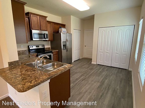5th image of 821 Servia Dr