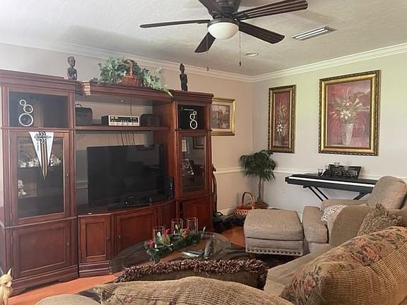 4th image of 309 Emerson Dr