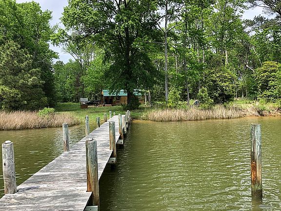 2nd image of 605 Little Oyster Ln