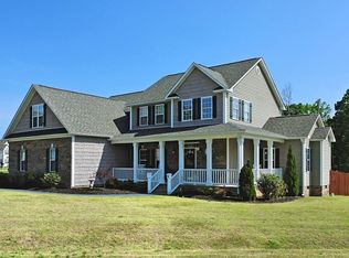 16 Neuse Landing Dr, Clayton, NC 27527