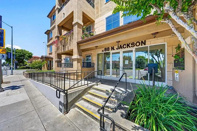 2 bed, 1056 sqft, $2,950 — Photo 3