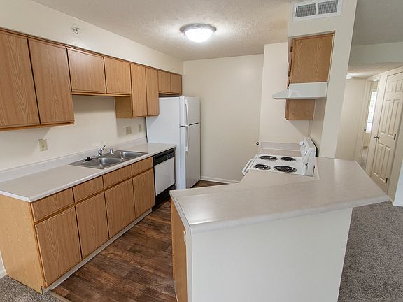 5th image of 646 Meadowlands Trl #936226