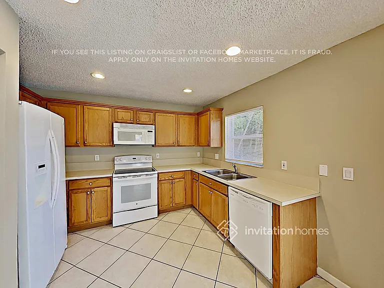 1156 Rialto Dr — Photo 7
