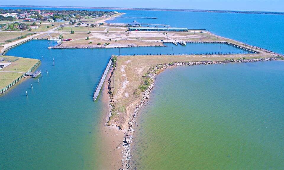 15 8th St, Palacios, TX 77465 Zillow