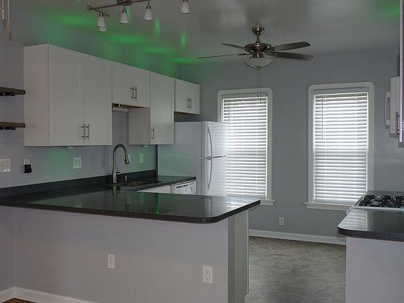 4th image of 2505 1/2 Poplar St