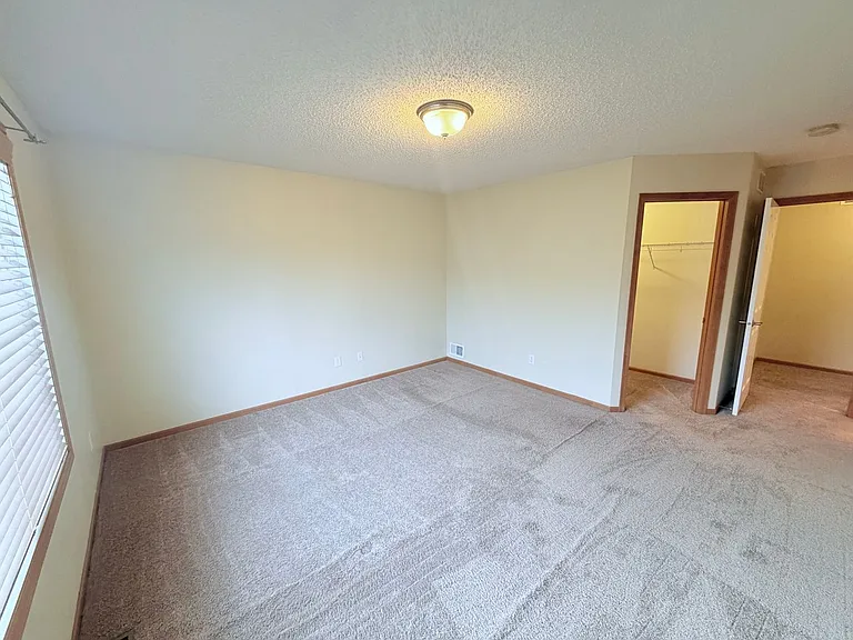 10800 Hawthorn Trl #E — Photo 19