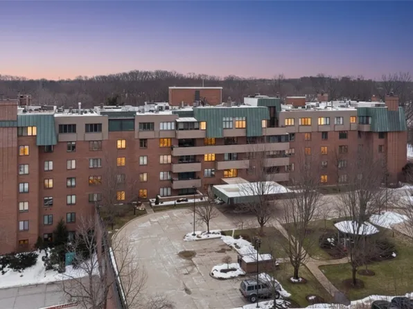 5200 Three Village Dr APT Llb, Cleveland, OH 44124