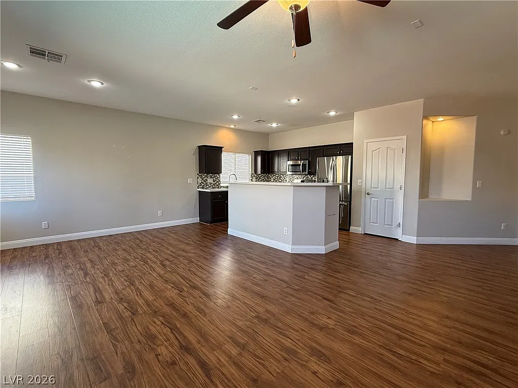 3 bed, 2.0 bath, 1622 sqft, $2,300 — Photo 3