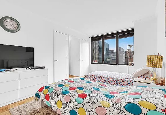 4th image of 330 E 38th St APT 35N