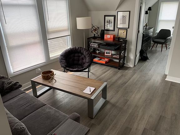 4th image of 3121 N Kenmore Ave Unit 3