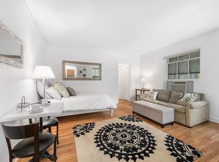 2 Grove St APT 1B, Manhattan, NY 10014