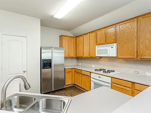 3 bed, 1815 sqft, $2,400 — Photo 4