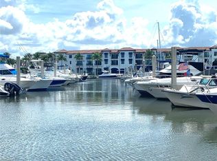 801 River Point Dr, Naples, FL 34102