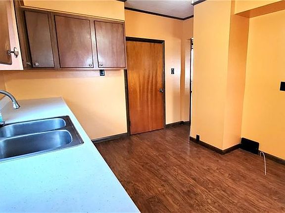 5th image of 512 Walnut St
