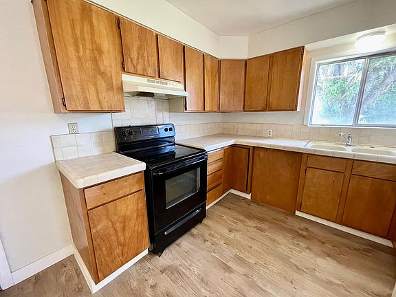 5th image of 4106 NE 50th St