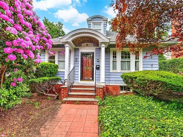 30 Langham Rd, Providence, RI 02906