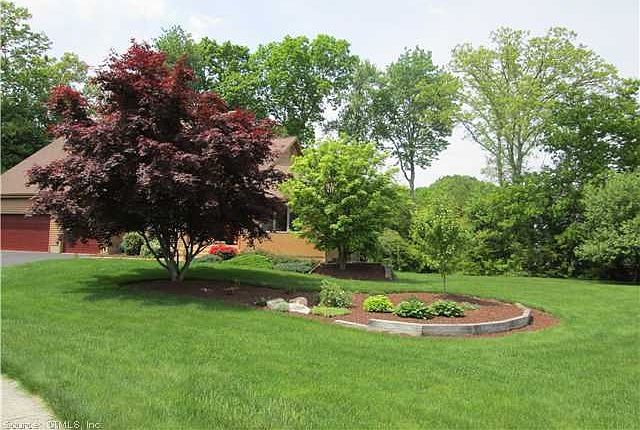 2nd image of 40 Stonehenge Rd