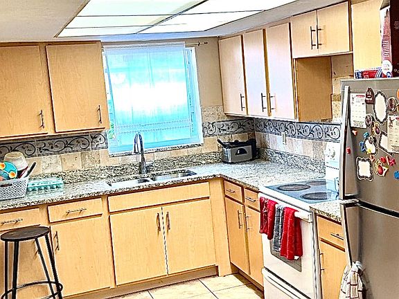 3rd image of 431 NE 30 Court