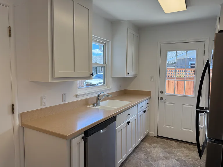 1151 Sanchez Way — Photo 13