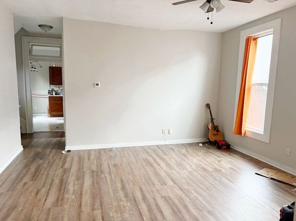 28 E Powell Ave
