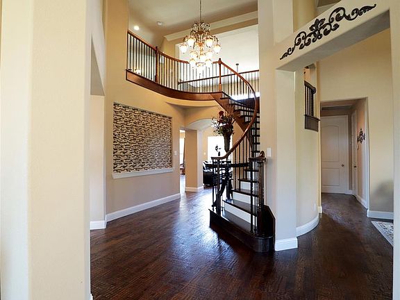 5th image of 8716 Milano Dr