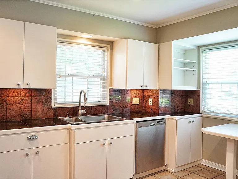 2047 McClendon St — Photo 8