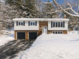 212 Howe Ave, Fall River, NS B2T 1H7