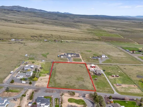 Nka Street Hilaire Rd, Yakima, WA 98901